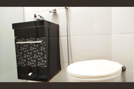 Casa à venda com 350m², 6 quartos e 8 vagas Casa à venda com 350m², 6 quartos e 8 vagasEdícula - Banheiro 6