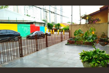 Casa à venda com 350m², 6 quartos e 8 vagas Casa à venda com 350m², 6 quartos e 8 vagasEntrada - jardim