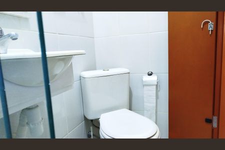 Casa à venda com 350m², 6 quartos e 8 vagas Casa à venda com 350m², 6 quartos e 8 vagasEdícula - Banheiro 5