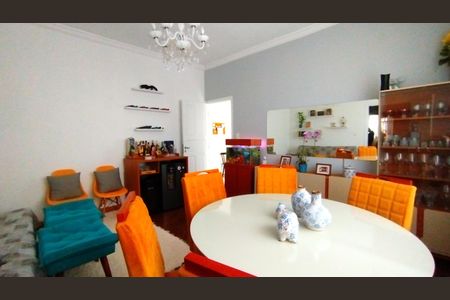 Casa à venda com 350m², 6 quartos e 8 vagas Casa à venda com 350m², 6 quartos e 8 vagasSala de jantar