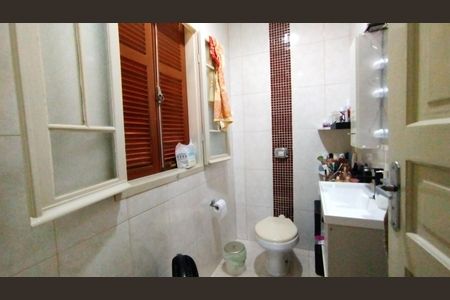 Casa à venda com 350m², 6 quartos e 8 vagas Casa à venda com 350m², 6 quartos e 8 vagasBanheiro 2