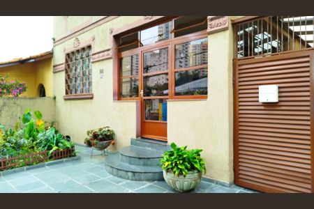 Casa à venda com 350m², 6 quartos e 8 vagas Casa à venda com 350m², 6 quartos e 8 vagasEntrada - jardim