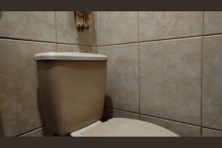 Casa à venda com 350m², 6 quartos e 8 vagas Casa à venda com 350m², 6 quartos e 8 vagasBanheiro de Serviço