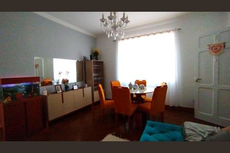 Casa à venda com 350m², 6 quartos e 8 vagas Casa à venda com 350m², 6 quartos e 8 vagasSala de jantar