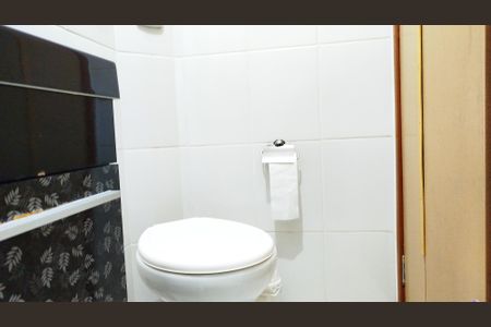 Casa à venda com 350m², 6 quartos e 8 vagas Casa à venda com 350m², 6 quartos e 8 vagasEdícula - Banheiro 6