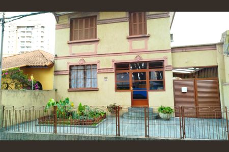 Casa à venda com 350m², 6 quartos e 8 vagas Casa à venda com 350m², 6 quartos e 8 vagasFachada