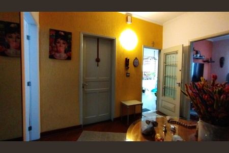 Casa à venda com 350m², 6 quartos e 8 vagas Casa à venda com 350m², 6 quartos e 8 vagasSala