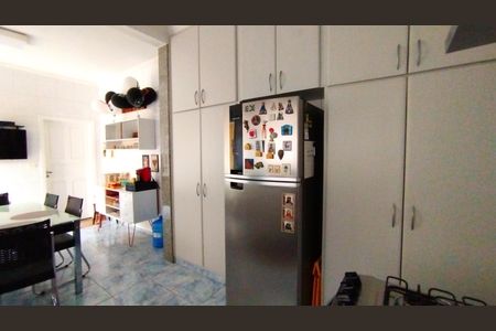 Casa à venda com 350m², 6 quartos e 8 vagas Casa à venda com 350m², 6 quartos e 8 vagasCozinha