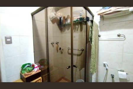 Casa à venda com 350m², 6 quartos e 8 vagas Casa à venda com 350m², 6 quartos e 8 vagasBanheiro 3