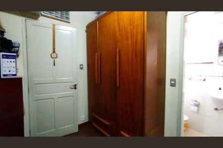 Casa à venda com 350m², 6 quartos e 8 vagas Casa à venda com 350m², 6 quartos e 8 vagasQuarto 4 - suite