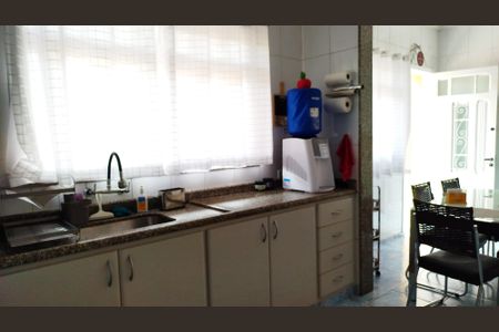 Casa à venda com 350m², 6 quartos e 8 vagas Casa à venda com 350m², 6 quartos e 8 vagasCozinha