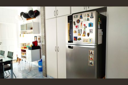 Casa à venda com 350m², 6 quartos e 8 vagas Casa à venda com 350m², 6 quartos e 8 vagasCozinha