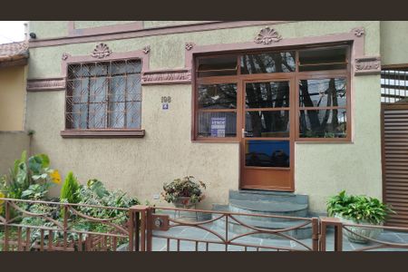 Casa à venda com 350m², 6 quartos e 8 vagas Casa à venda com 350m², 6 quartos e 8 vagasFachada com placa instalada