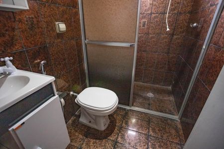 Casa à venda com 222m², 4 quartos e 2 vagasBanheiro da suíte 1