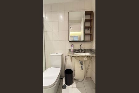 Apartamento à venda com 77m², 2 quartos e 2 vagasBanheiro da Suíte