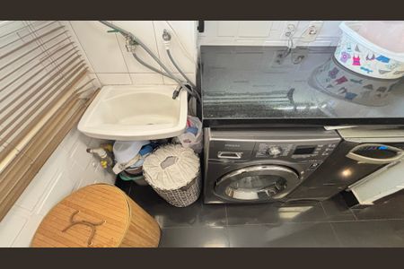 Apartamento à venda com 77m², 2 quartos e 2 vagasÁrea de Serviço