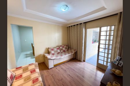 Casa à venda com 280m², 2 quartos e 3 vagas Casa à venda com 280m², 2 quartos e 3 vagasSala