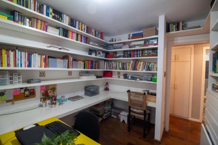 Apartamento à venda com 131m², 4 quartos e 2 vagasQuarto 2