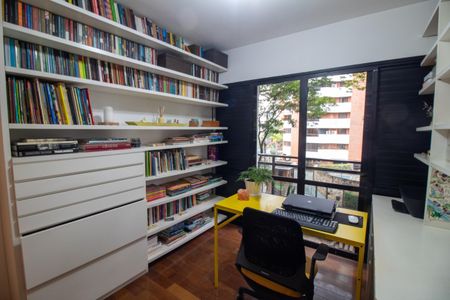 Apartamento à venda com 131m², 4 quartos e 2 vagasQuarto 2