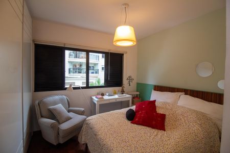 Apartamento à venda com 131m², 4 quartos e 2 vagasSuíte 2