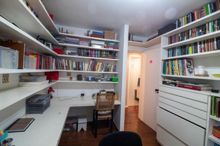 Apartamento à venda com 131m², 4 quartos e 2 vagasQuarto 2