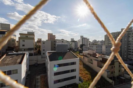 Apartamento à venda com 75m², 3 quartos e 2 vagasVista da suíte 