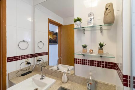 Apartamento à venda com 75m², 3 quartos e 2 vagasBanheiro social 