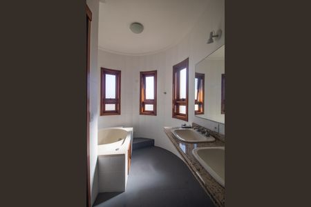 Casa à venda com 267m², 3 quartos e 2 vagasBanheiro da Suíte