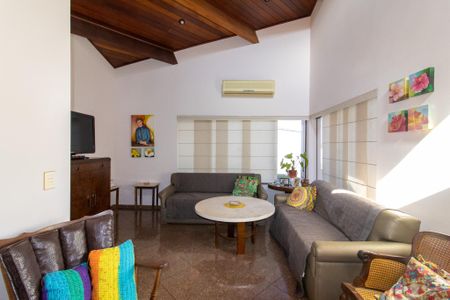 Casa à venda com 390m², 5 quartos e 5 vagasSala