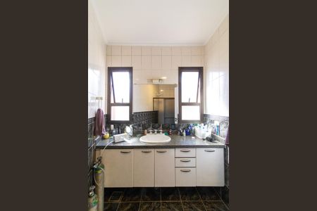 Casa à venda com 390m², 5 quartos e 5 vagasBanheiro Suíte 3