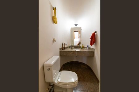 Casa à venda com 390m², 5 quartos e 5 vagasLavabo