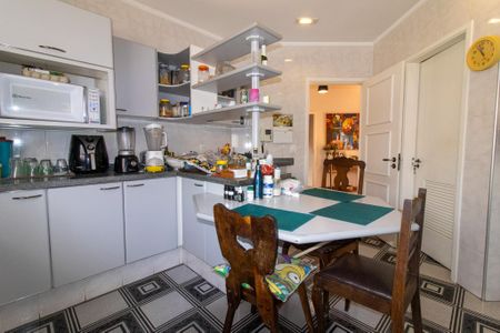 Casa à venda com 390m², 5 quartos e 5 vagasCozinha