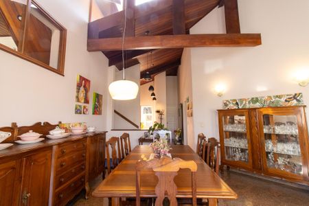 Casa à venda com 390m², 5 quartos e 5 vagasSala