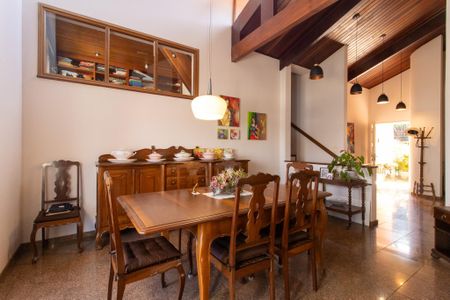 Casa à venda com 390m², 5 quartos e 5 vagasSala