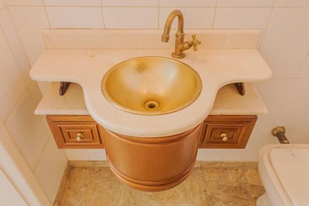 Casa à venda com 240m², 3 quartos e 2 vagasLavabo