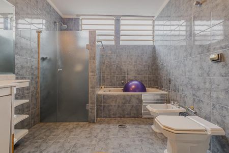 Casa à venda com 240m², 3 quartos e 2 vagasBanheiro