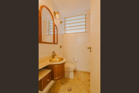 Casa à venda com 240m², 3 quartos e 2 vagasLavabo