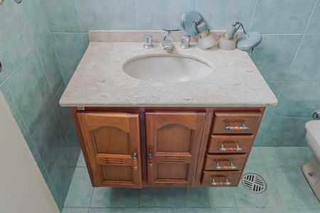 Casa à venda com 240m², 3 quartos e 2 vagasBanheiro da Suíte