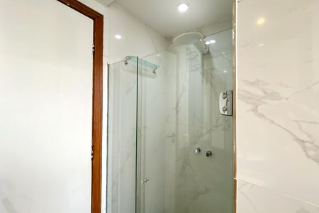 Apartamento à venda com 85m², 2 quartos e 1 vaga Apartamento à venda com 85m², 2 quartos e 1 vagaBanheiro da Suíte 1