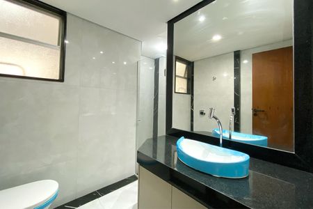 Apartamento à venda com 85m², 2 quartos e 1 vaga Apartamento à venda com 85m², 2 quartos e 1 vagaBanheiro