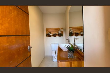 Casa à venda com 400m², 2 quartos e 3 vagas Casa à venda com 400m², 2 quartos e 3 vagasBanheiro de Serviço