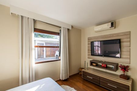 Casa à venda com 400m², 2 quartos e 3 vagas Casa à venda com 400m², 2 quartos e 3 vagasSuite