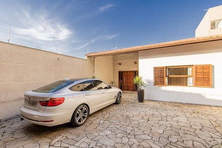 Casa à venda com 400m², 2 quartos e 3 vagas Casa à venda com 400m², 2 quartos e 3 vagasGaragem