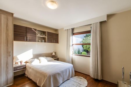 Casa à venda com 400m², 2 quartos e 3 vagas Casa à venda com 400m², 2 quartos e 3 vagasSuite