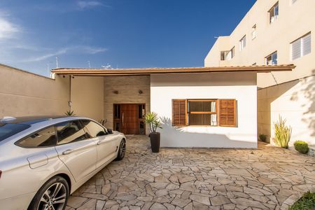 Casa à venda com 400m², 2 quartos e 3 vagas Casa à venda com 400m², 2 quartos e 3 vagasGaragem