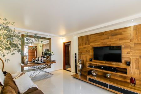 Casa à venda com 400m², 2 quartos e 3 vagas Casa à venda com 400m², 2 quartos e 3 vagasSala