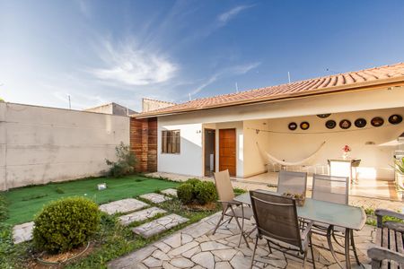 Casa à venda com 400m², 2 quartos e 3 vagas Casa à venda com 400m², 2 quartos e 3 vagasÁrea comum