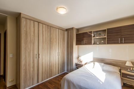 Casa à venda com 400m², 2 quartos e 3 vagas Casa à venda com 400m², 2 quartos e 3 vagasSuite