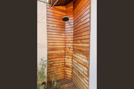 Casa à venda com 400m², 2 quartos e 3 vagas Casa à venda com 400m², 2 quartos e 3 vagasChuveiro