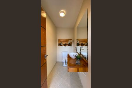 Casa à venda com 400m², 2 quartos e 3 vagas Casa à venda com 400m², 2 quartos e 3 vagasBanheiro de Serviço